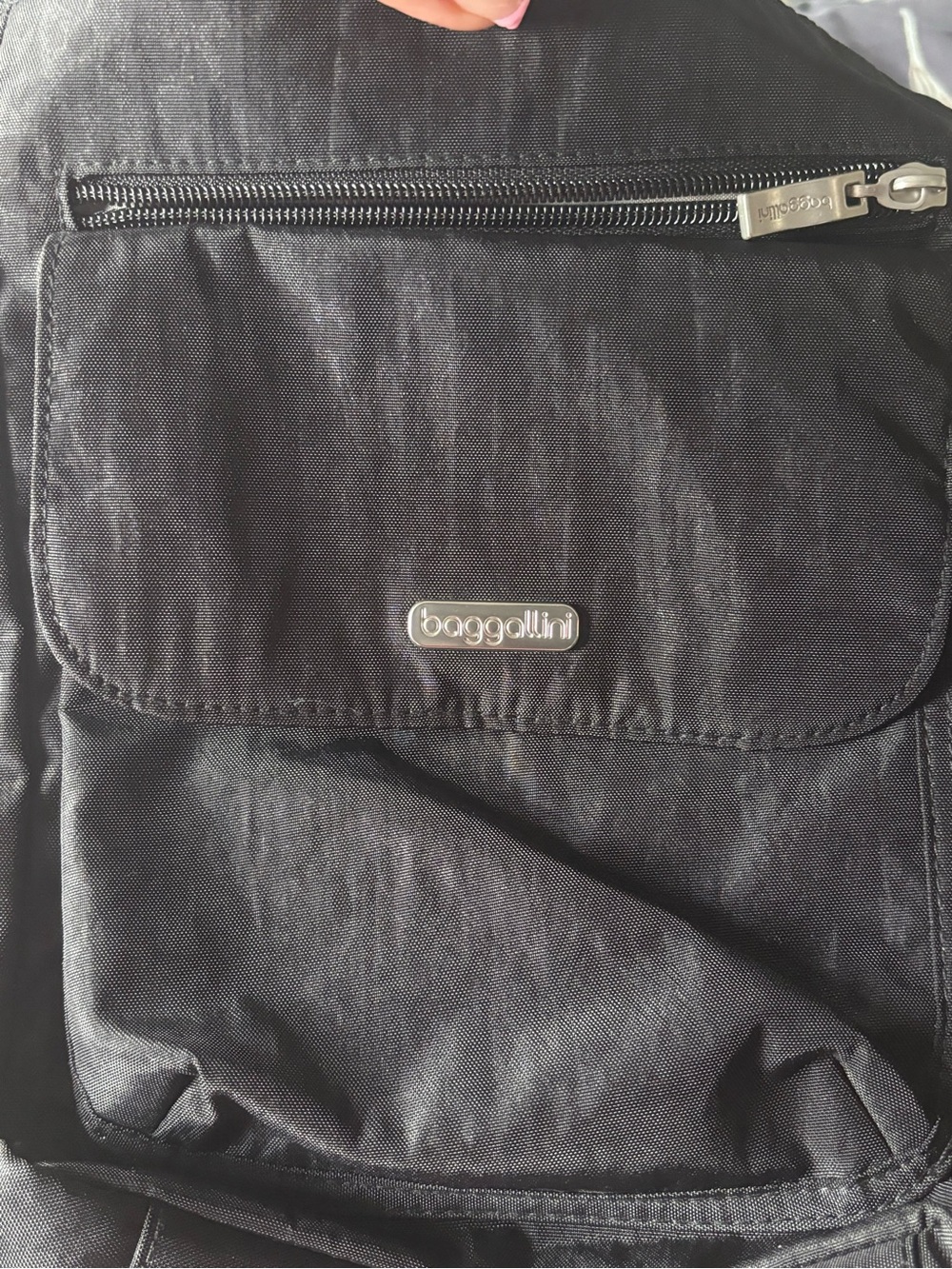 Baggallini Black Men's Crossbody Messenger Bag with Flap - Picture 4 of 5